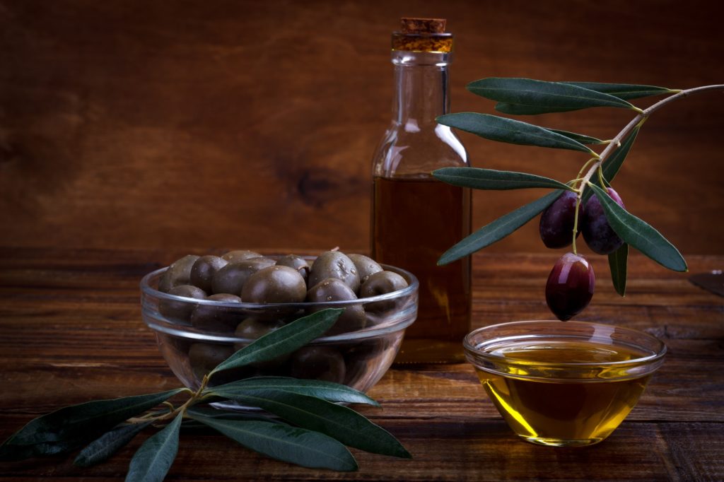 olive oil and purple olives